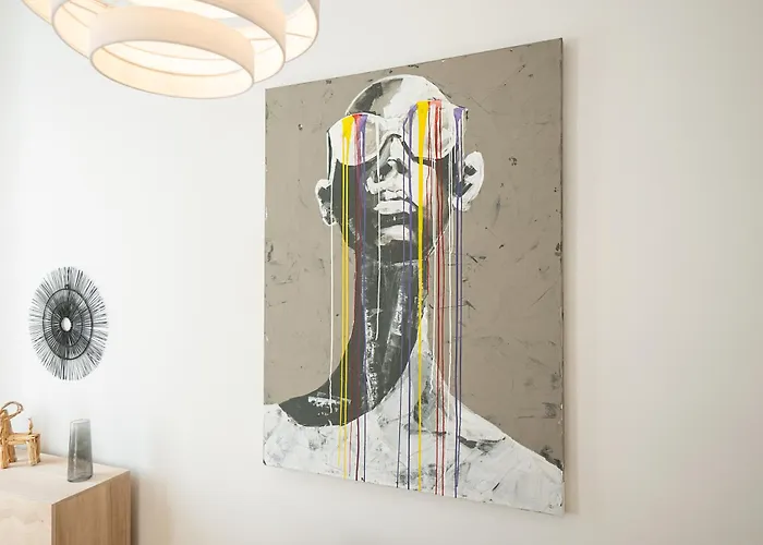 Vibrant 107 M2 Flat In The City Center