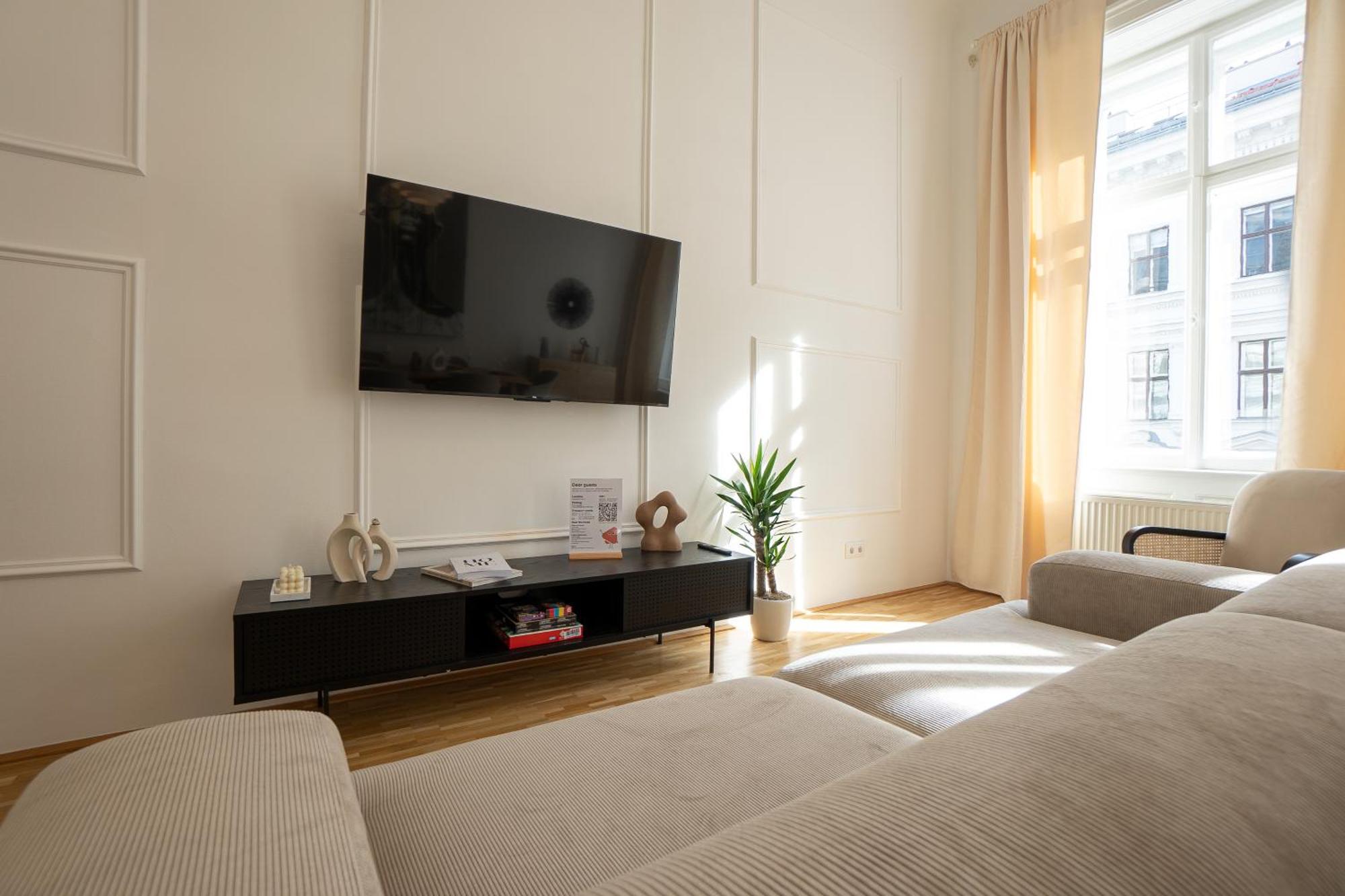 Vibrant 107 M2 Flat In The Center *